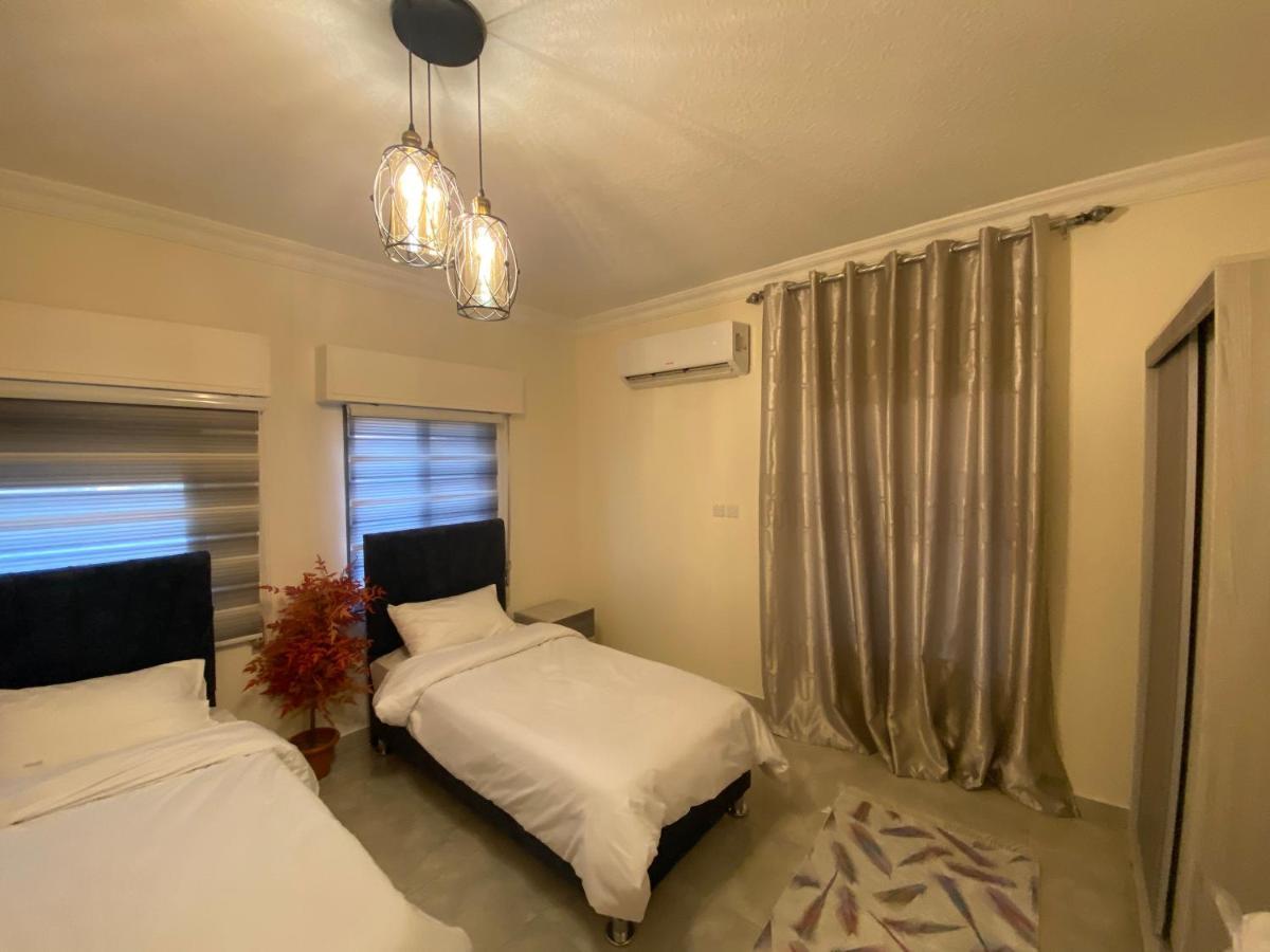 Lovely 3-bedrooms Unit Apartment *